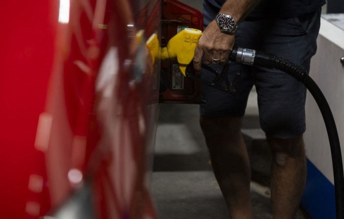 Carburants : le gouvernement prolonge et élargit l'aide aux travailleurs grands rouleurs