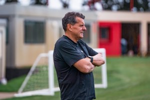 Le Stade Brestois honore la mémoire d’Éric Roy face au PSG