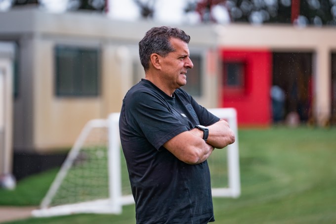 Le Stade Brestois honore la mémoire d'Éric Roy face au PSG