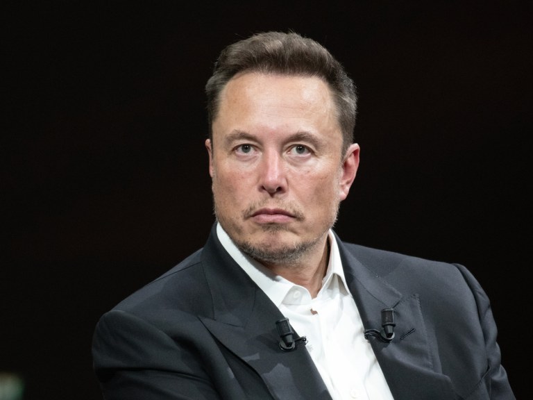 Elon Musk quitte le club des trillionnaires après un repli boursier de SpaceX