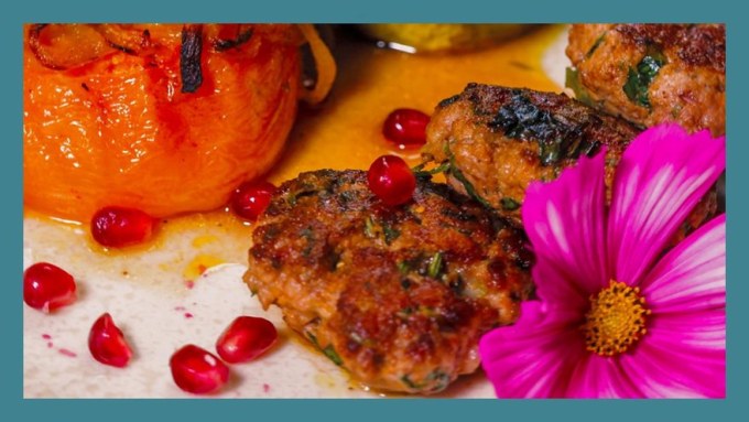 Gastronomie : la recette traditionnelle des boulettes d'agneau à la compotée d'oignons