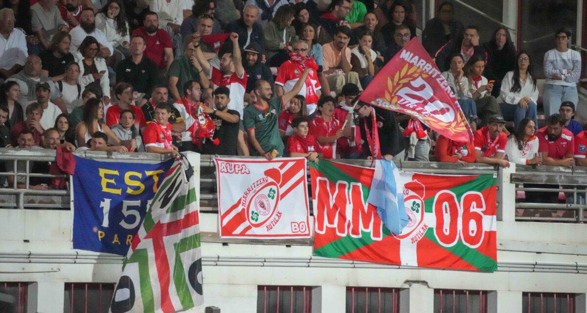 Les supporters de Biarritz rendent hommage à Federico Martin Aramburu