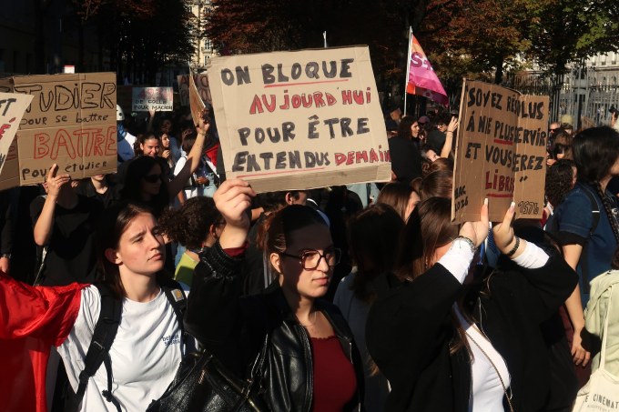 Lyon : nouvelle manifestation lycéenne mardi alors que les blocages se poursuivent