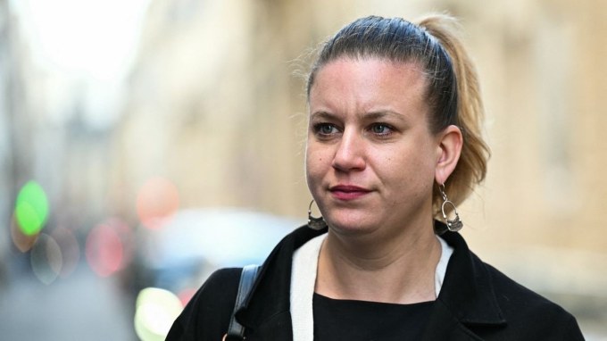 Octobre rose : Mathilde Panot crée la polémique en refusant de porter le ruban