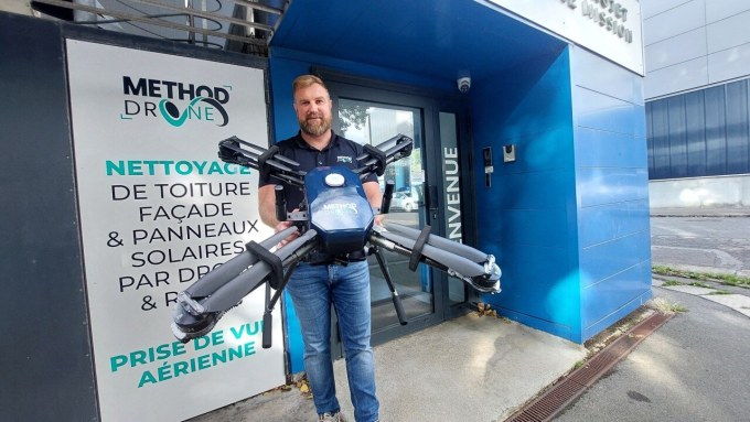 Technologie française : à Brest, MéthoDrone industrialise le nettoyage de bâtiments par drone
